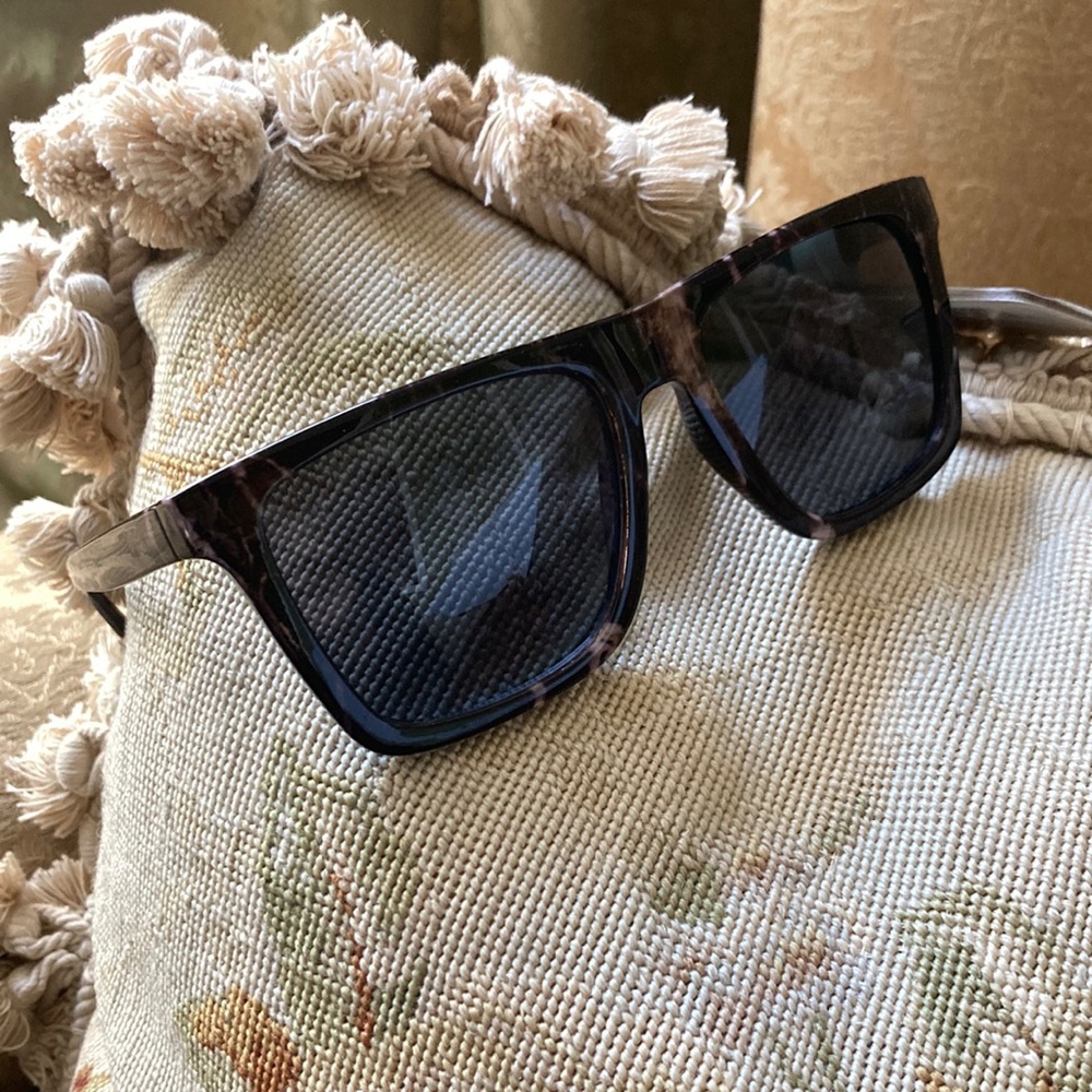 NWT Caliblue 100% UVA-UVB lens protection sunglasses.